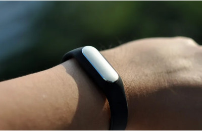 Що вміє розумний браслет Xiaomi Mi Band?