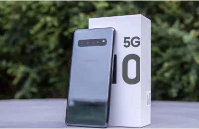 ICE UNIVERSE «СЛИЛ» В СЕТЬ ФОТО ФЛАГМАНА SAMSUNG GALAXY S10 LITE
