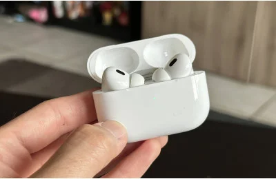 Сравнение Apple Airpods с Xiaomi Airdots Pro
