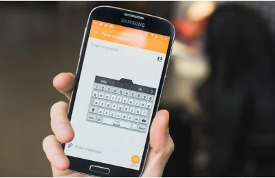 Samsung возвращает режим плавающей клавиатуры